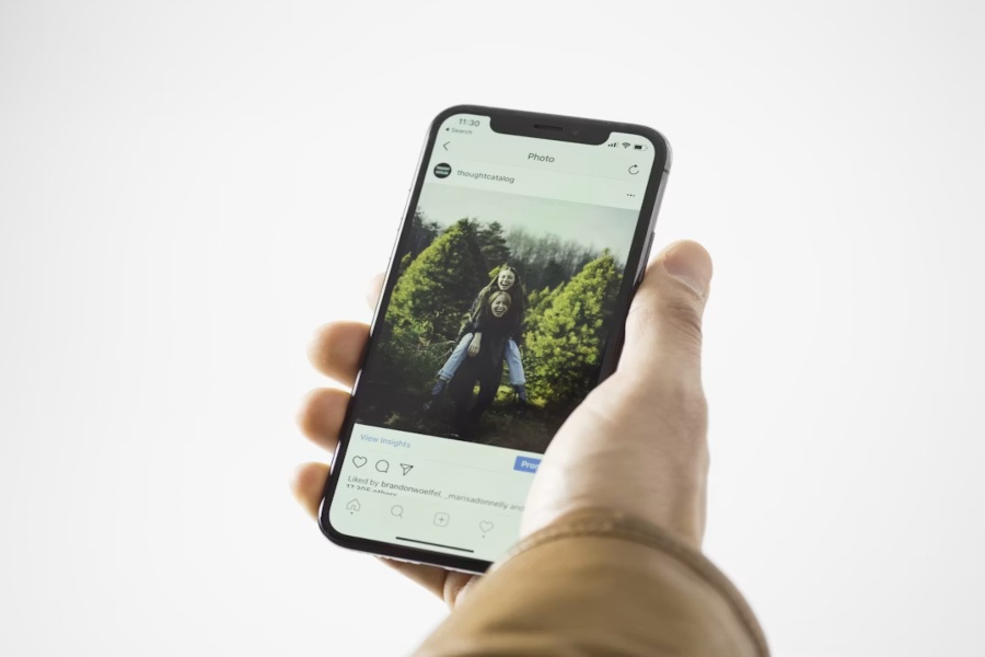 How to Create Instagram Posts Using a Free AI Image Generator